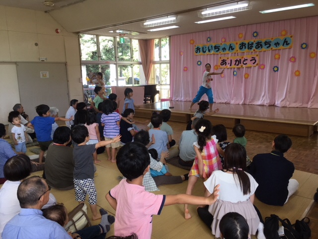 松野尾保育園敬老会でにしかんみんなの体操を実施しました！